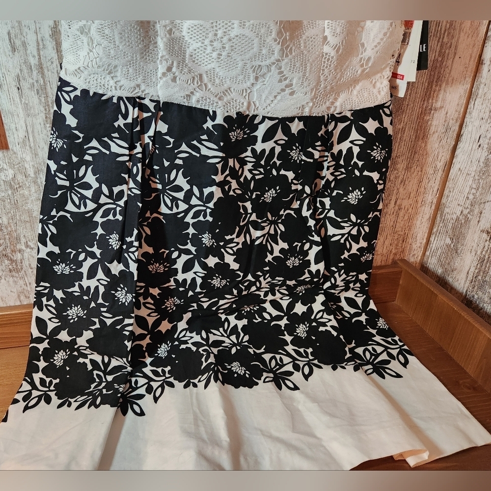 Chic Black and White Floral Lace Midi Dress - Picture 2 of 9
